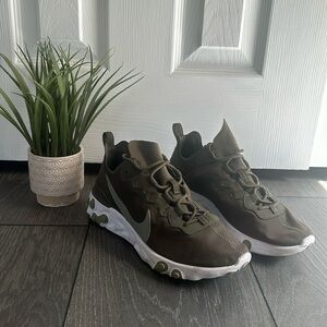 Woman’s Nike React sneakers - see pictures for wear